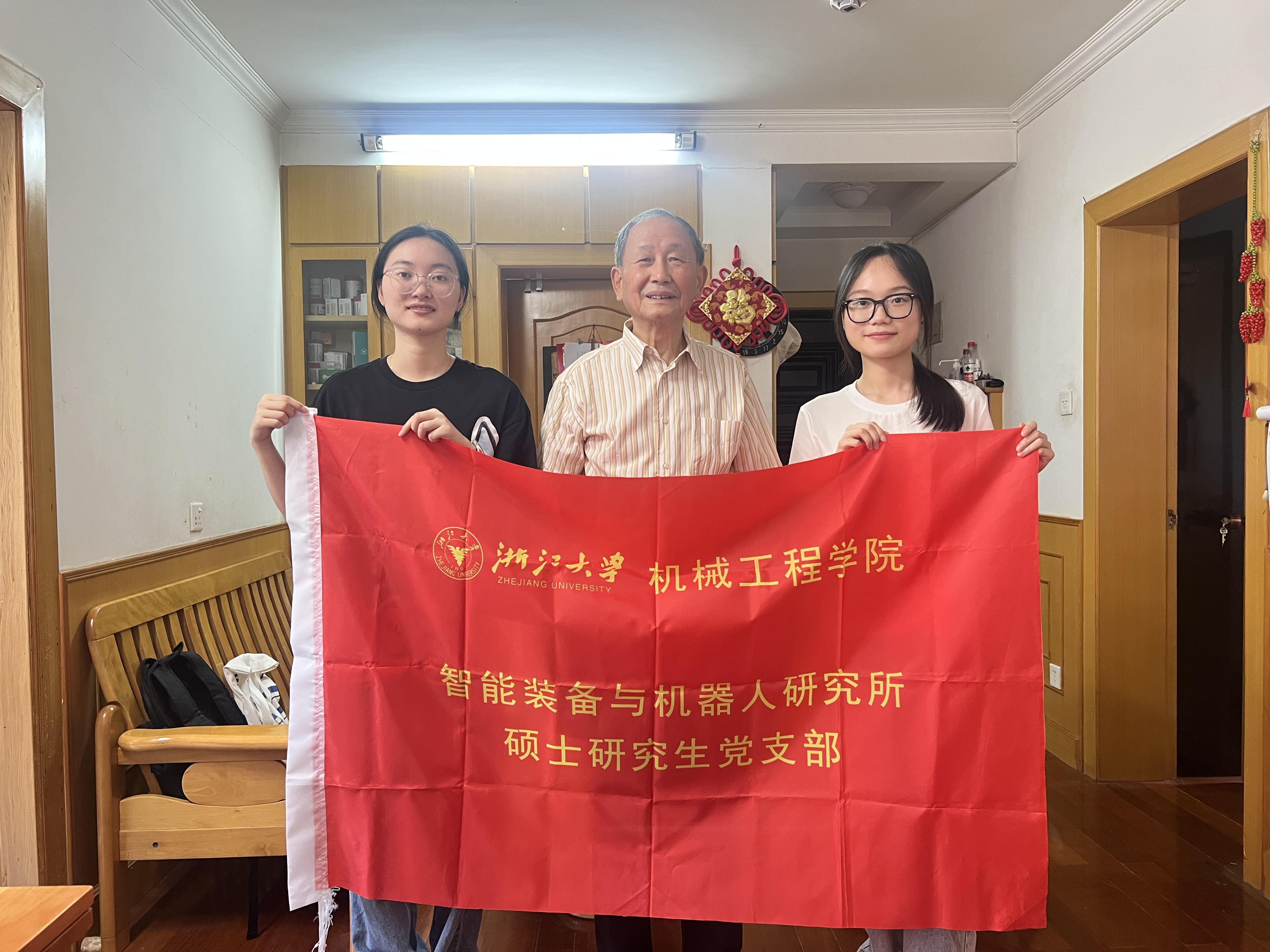 4ce8f951b4a7ddf7538382461abb69c