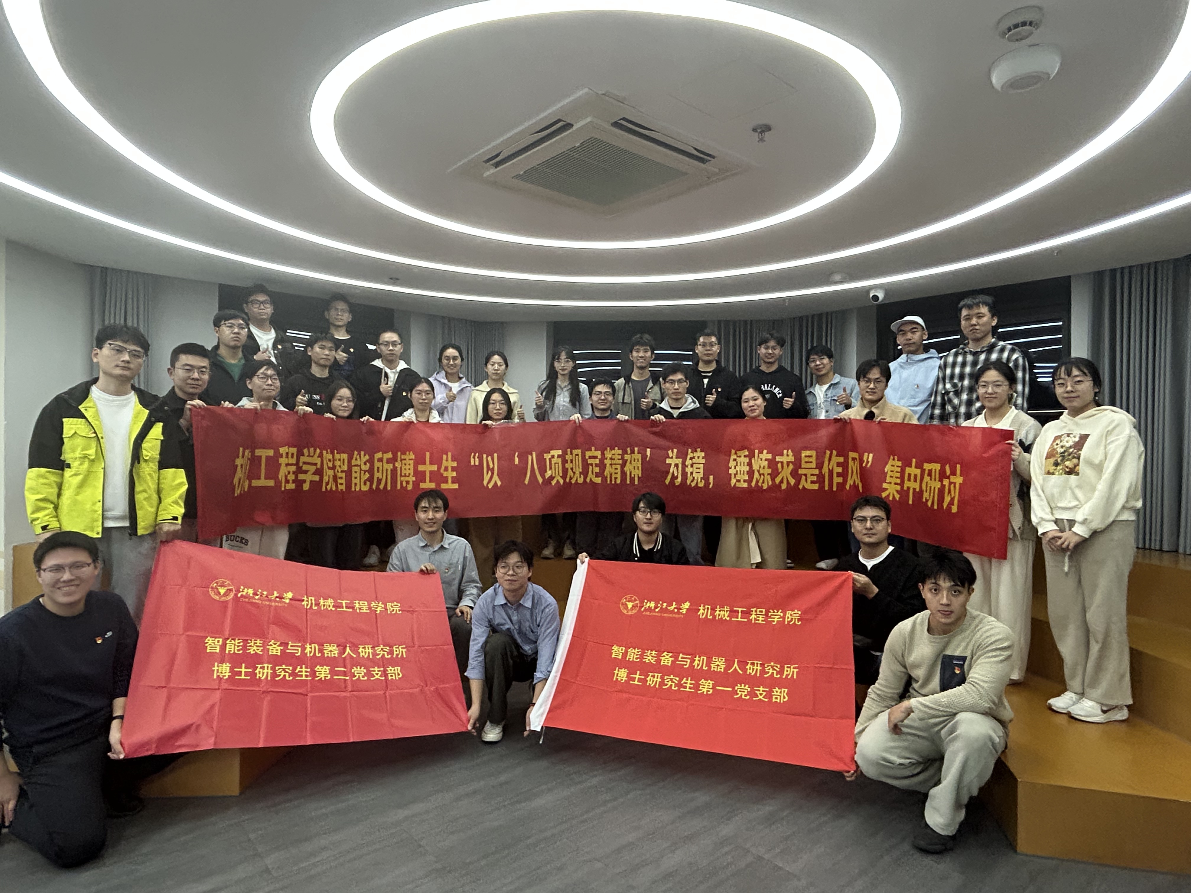 人们在看台上的人在商店前 AI 生成的内容可能不正确。