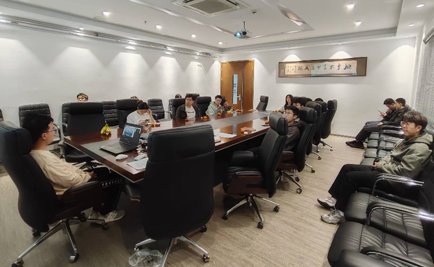 房间里的摆设布局 中度可信度描述已自动生成