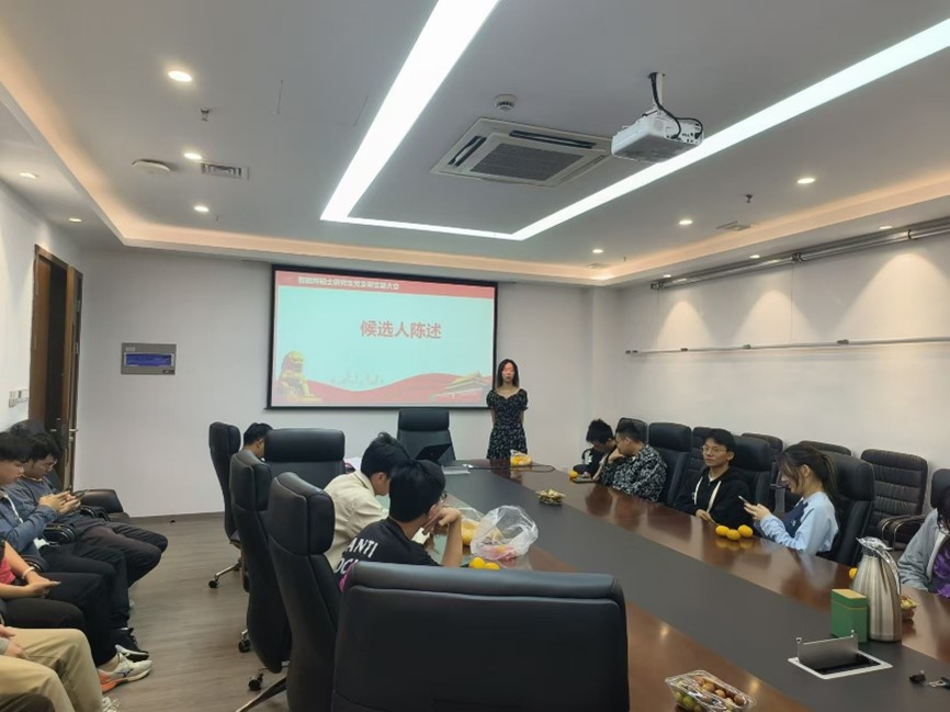 会议室里的人们 描述已自动生成